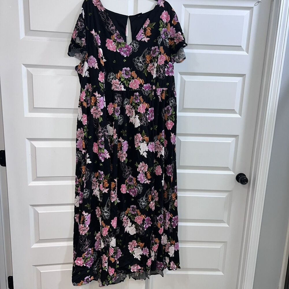 Torrid Womens Maxi Dress Plus Size 4 (26/28) Black Floral V-Neck Flutter Keyhole